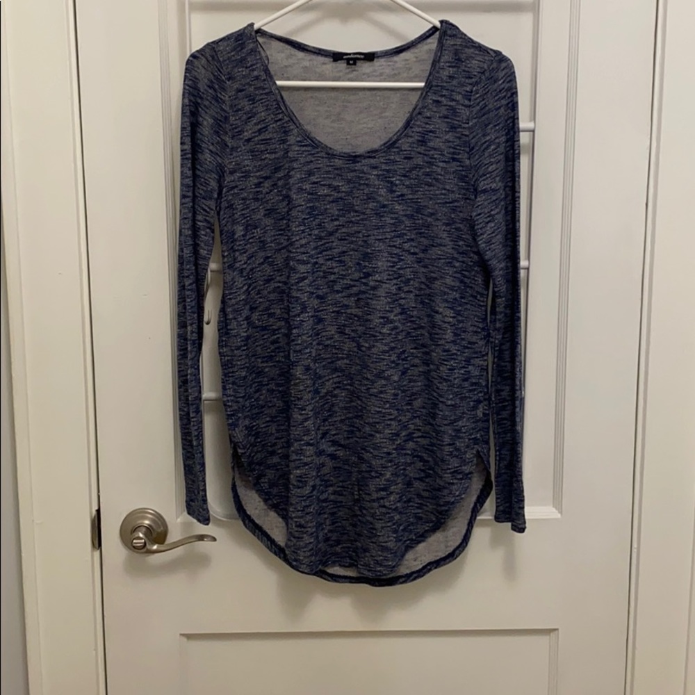 Long sleeve tee with slits on the sides